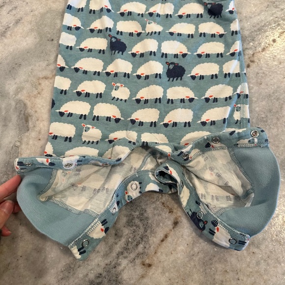 Hanna Andersson White Sheep & Black Sheep Tank Onesie Size 3-6 Months - Picture 2 of 9